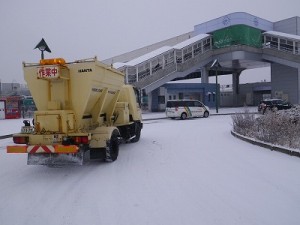 昨シーズンの融雪材散布状況です。篠ノ井駅西口です。