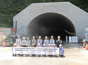 けんせつ小町甲斐 がやって来た 川中島建設株式会社川中島建設株式会社 長野県 土壌汚染対策 処理 法面工事 Dkボンド工法 土木工事